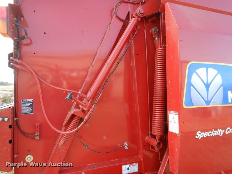 image for item DE2570 2013 New Holland BR7090  Specialty Crop round baler