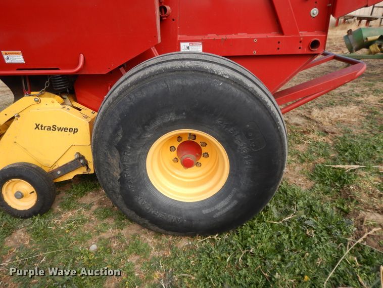 image for item DE2570 2013 New Holland BR7090  Specialty Crop round baler