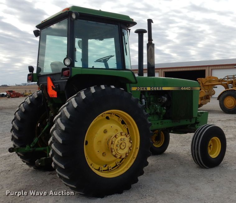 image for item DE2572 1982 John Deere 4440  tractor