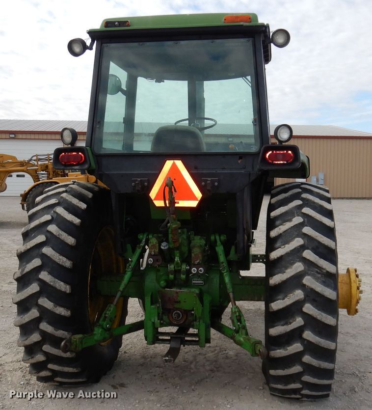 image for item DE2572 1982 John Deere 4440  tractor