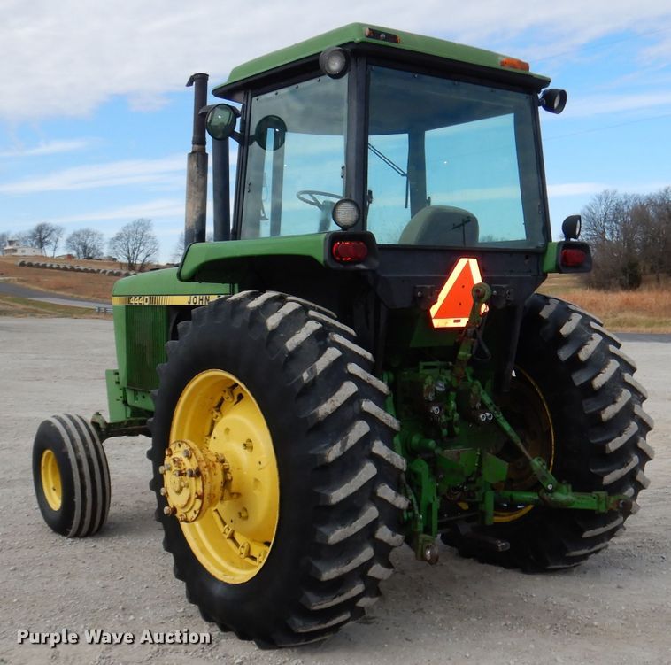image for item DE2572 1982 John Deere 4440  tractor