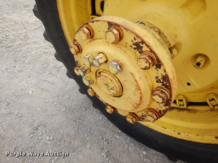 image for item DE2572 1982 John Deere 4440  tractor