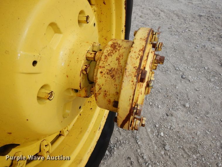 image for item DE2572 1982 John Deere 4440  tractor