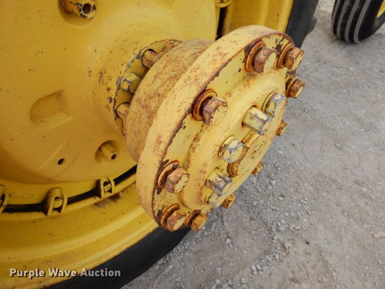 image for item DE2572 1982 John Deere 4440  tractor