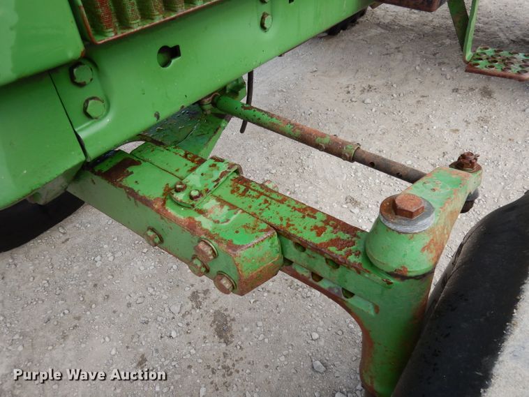 image for item DE2572 1982 John Deere 4440  tractor