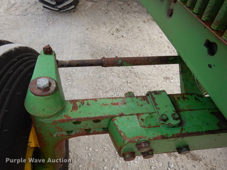 image for item DE2572 1982 John Deere 4440  tractor