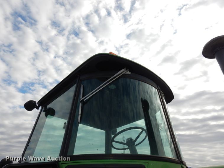 image for item DE2572 1982 John Deere 4440  tractor