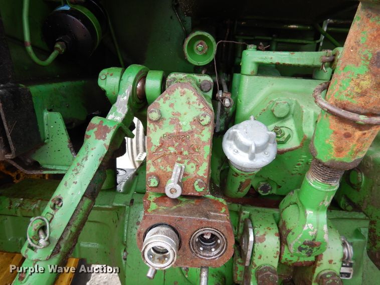 image for item DE2572 1982 John Deere 4440  tractor