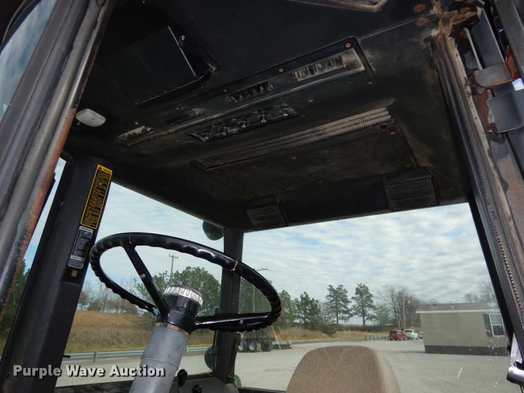 image for item DE2572 1982 John Deere 4440  tractor