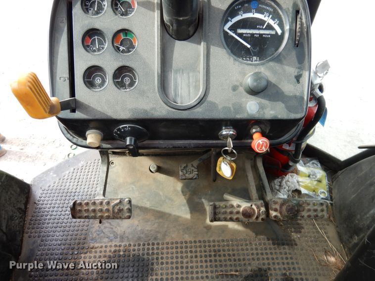 image for item DE2572 1982 John Deere 4440  tractor