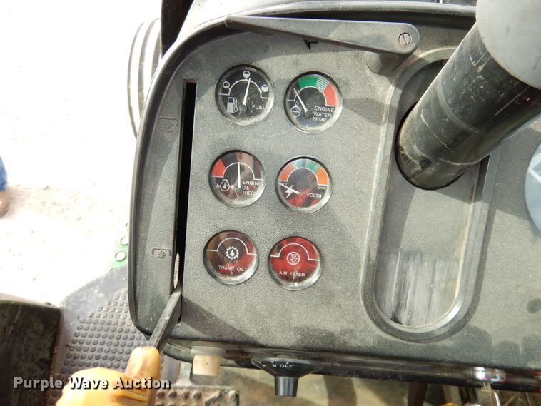 image for item DE2572 1982 John Deere 4440  tractor