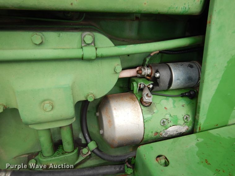 image for item DE2572 1982 John Deere 4440  tractor