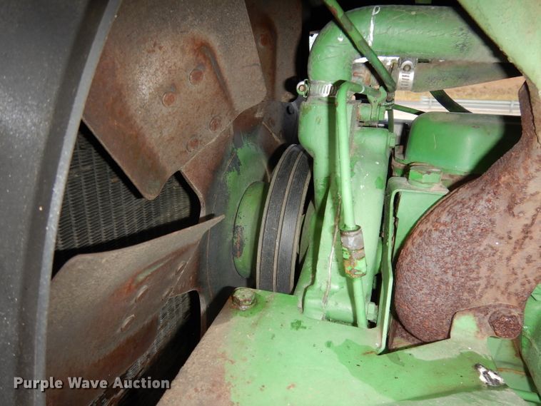 image for item DE2572 1982 John Deere 4440  tractor