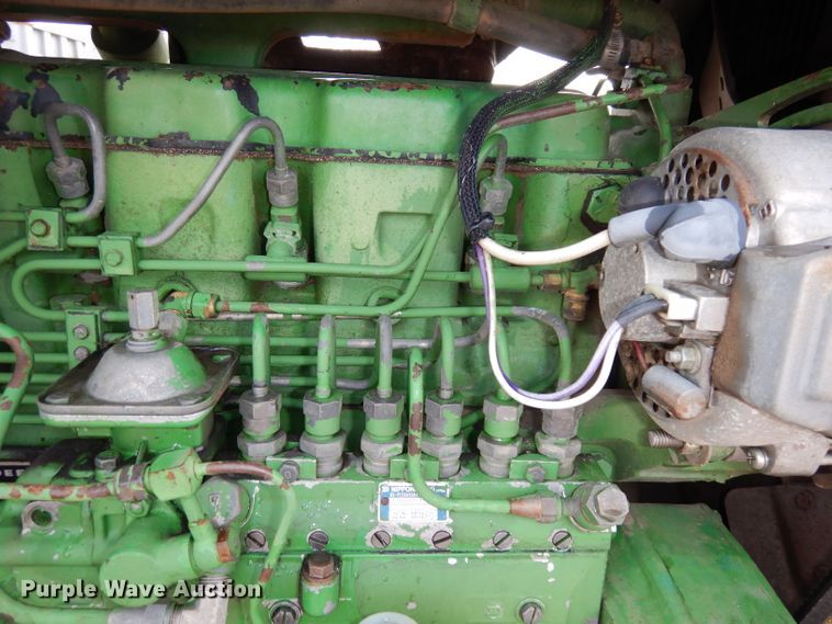 image for item DE2572 1982 John Deere 4440  tractor
