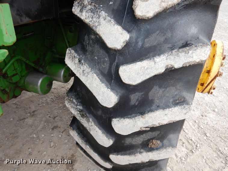 image for item DE2572 1982 John Deere 4440  tractor