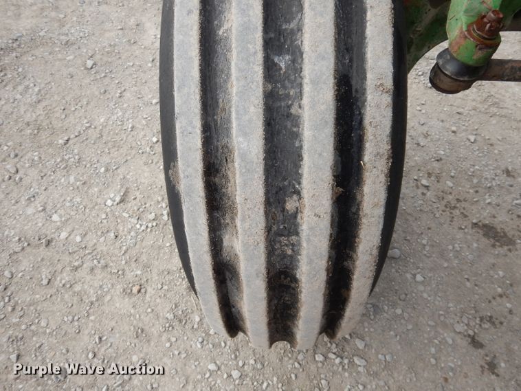 image for item DE2572 1982 John Deere 4440  tractor