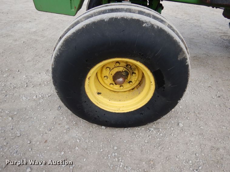 image for item DE2572 1982 John Deere 4440  tractor