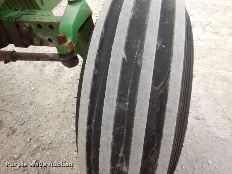 image for item DE2572 1982 John Deere 4440  tractor