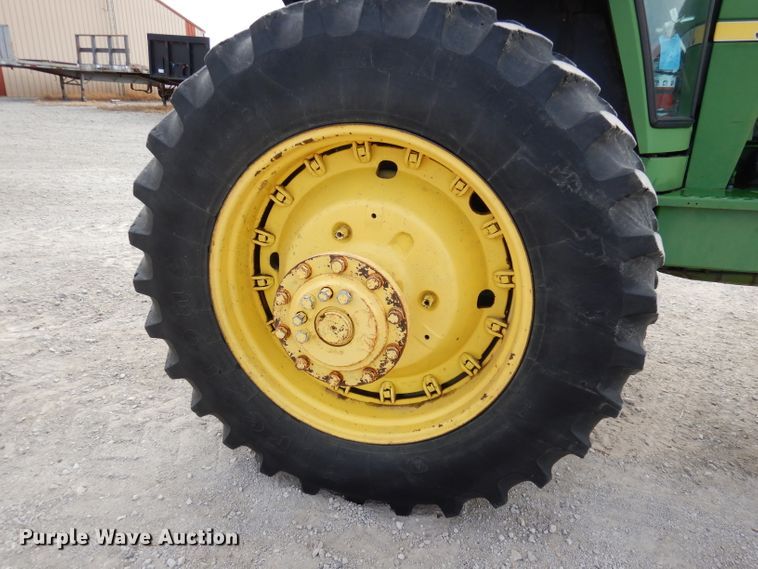 image for item DE2572 1982 John Deere 4440  tractor