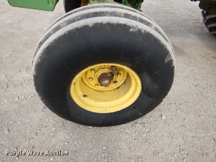 image for item DE2572 1982 John Deere 4440  tractor