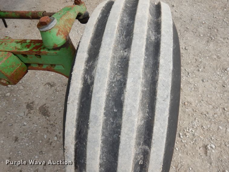 image for item DE2572 1982 John Deere 4440  tractor