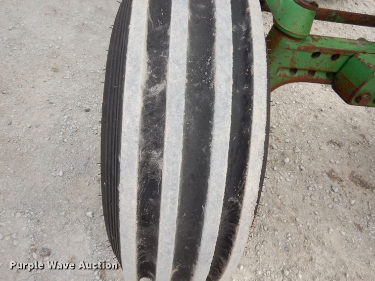 image for item DE2572 1982 John Deere 4440  tractor