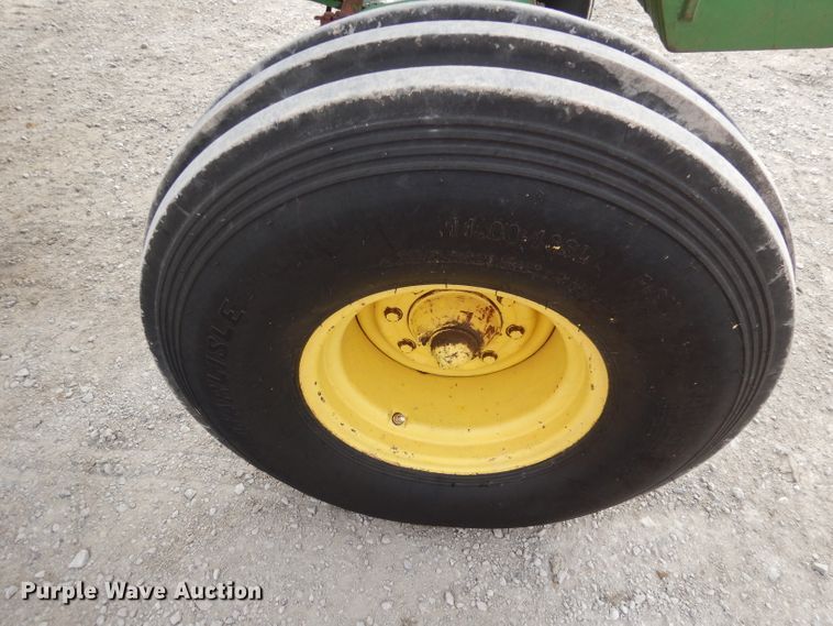 image for item DE2572 1982 John Deere 4440  tractor