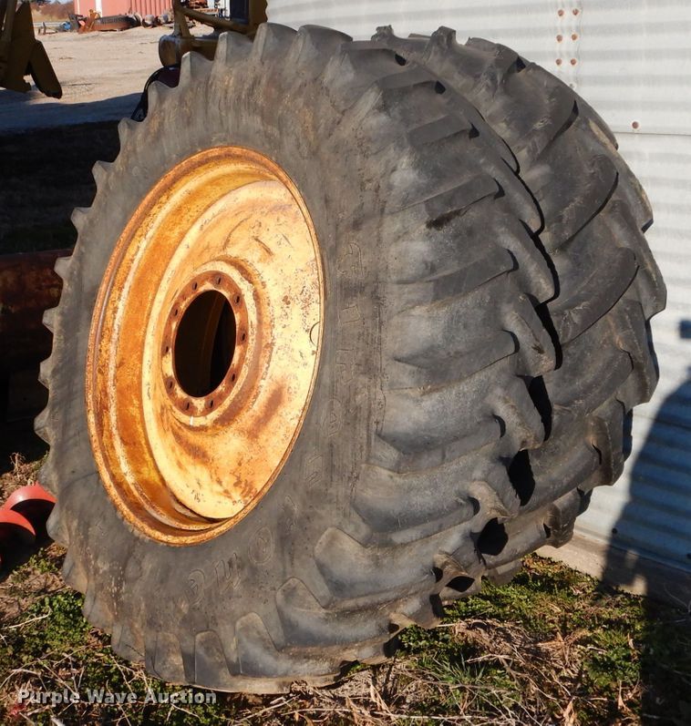 image for item DE2572 1982 John Deere 4440  tractor