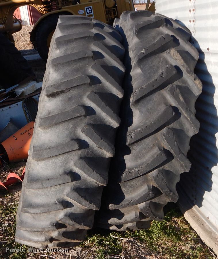 image for item DE2572 1982 John Deere 4440  tractor