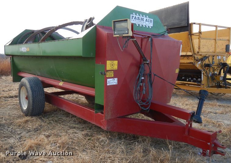 image for item DE2573 2015 Farm Aid 430 feed mixer
