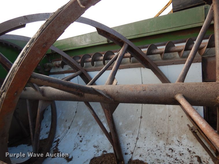 image for item DE2573 2015 Farm Aid 430 feed mixer