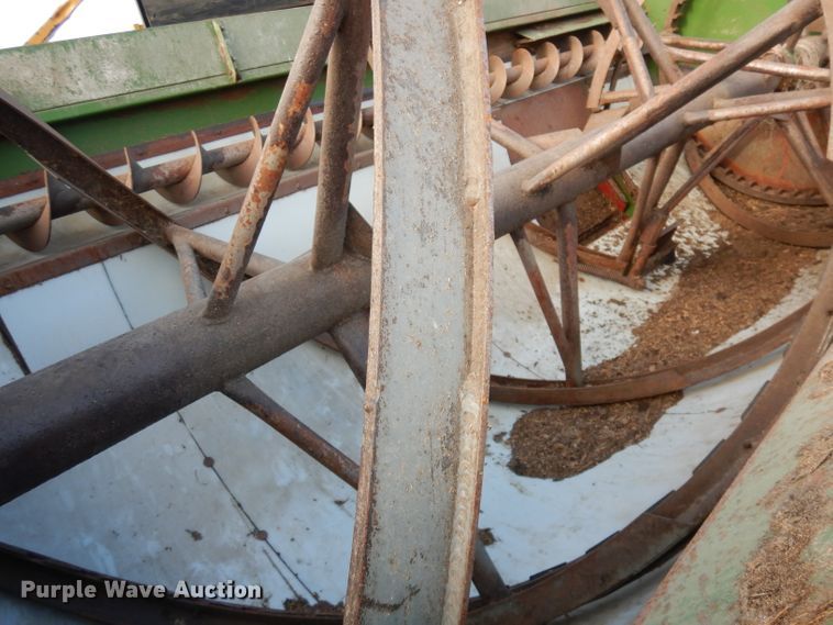 image for item DE2573 2015 Farm Aid 430 feed mixer