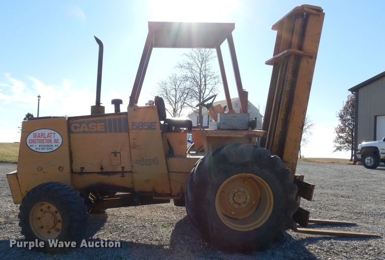 image for item DE2575 1989 Case 585E forklift