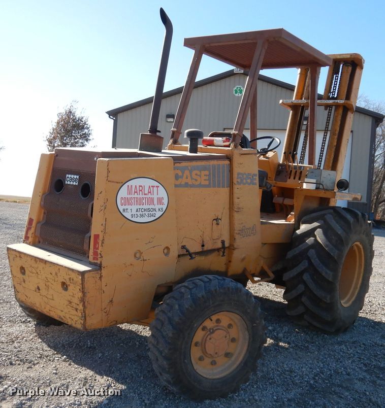 image for item DE2575 1989 Case 585E forklift