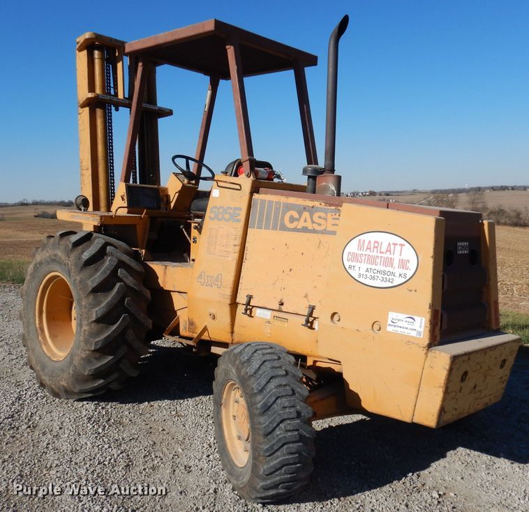 image for item DE2575 1989 Case 585E forklift