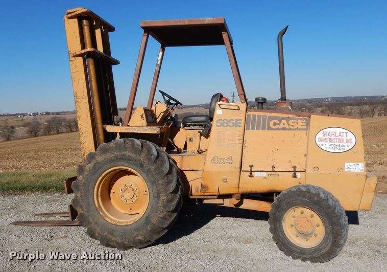 image for item DE2575 1989 Case 585E forklift