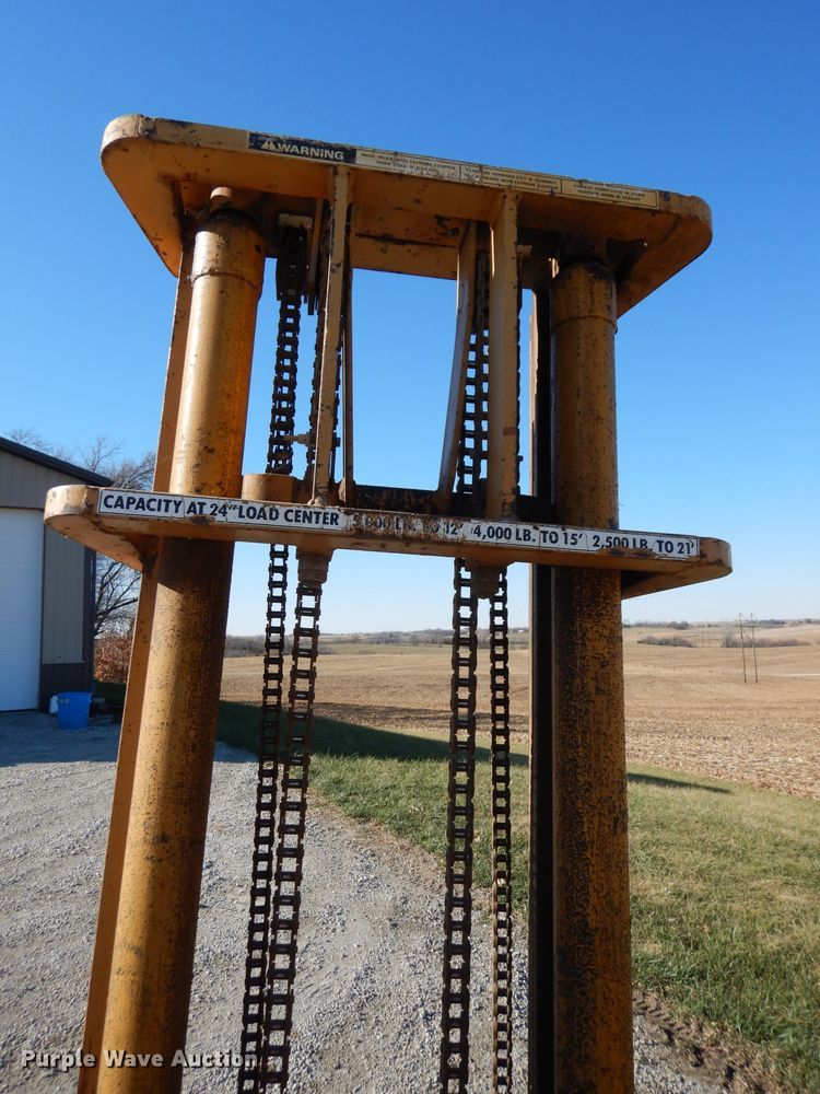 image for item DE2575 1989 Case 585E forklift