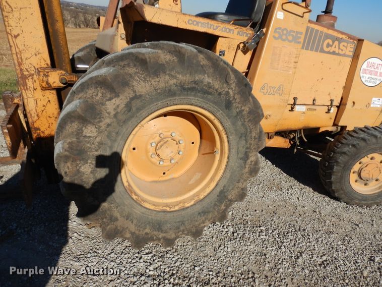 image for item DE2575 1989 Case 585E forklift