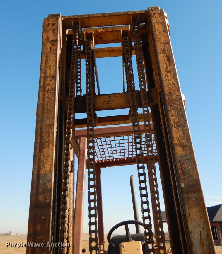 image for item DE2575 1989 Case 585E forklift