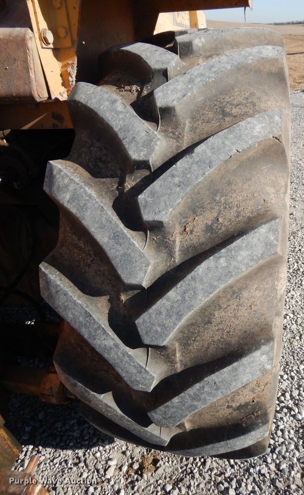 image for item DE2575 1989 Case 585E forklift