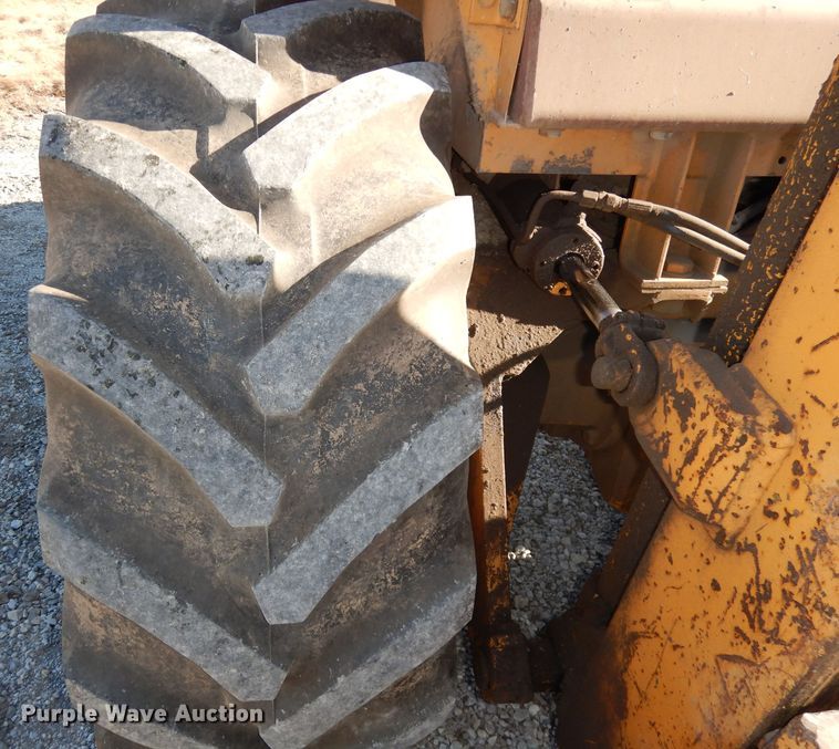 image for item DE2575 1989 Case 585E forklift