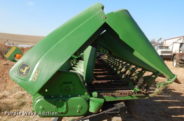image for item DE2576 2007 John Deere 1293 corn head