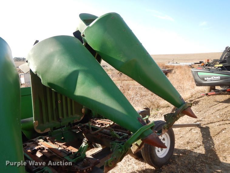image for item DE2576 2007 John Deere 1293 corn head