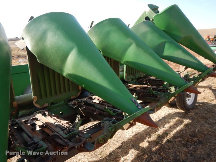 image for item DE2576 2007 John Deere 1293 corn head