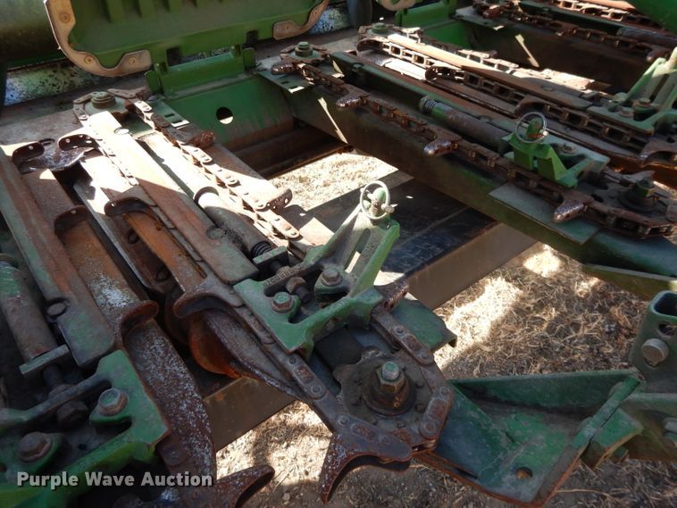 image for item DE2576 2007 John Deere 1293 corn head