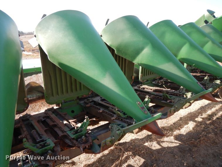 image for item DE2576 2007 John Deere 1293 corn head