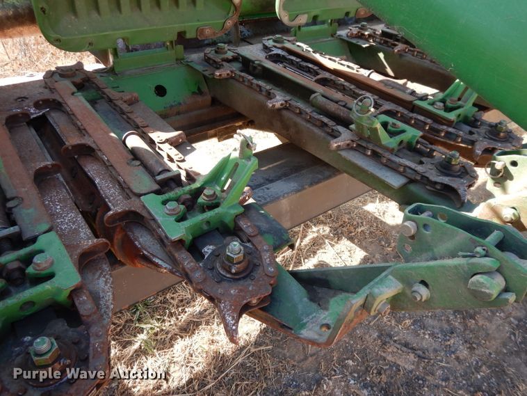 image for item DE2576 2007 John Deere 1293 corn head