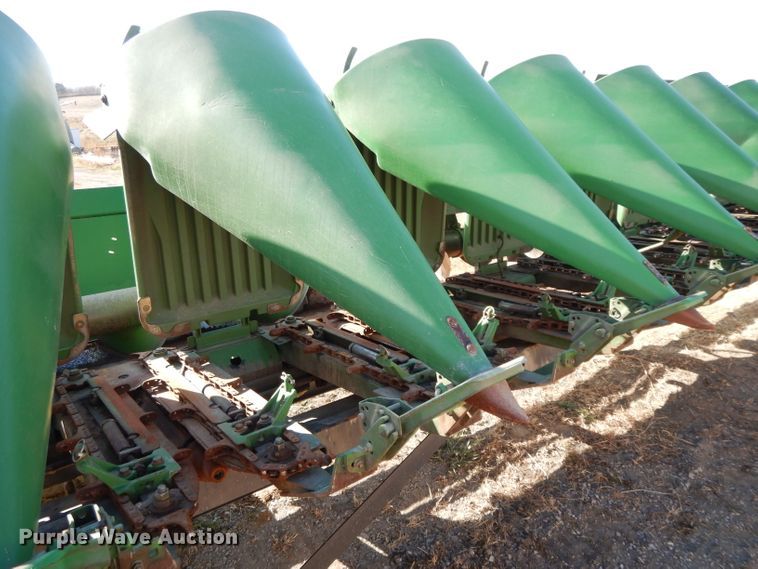 image for item DE2576 2007 John Deere 1293 corn head