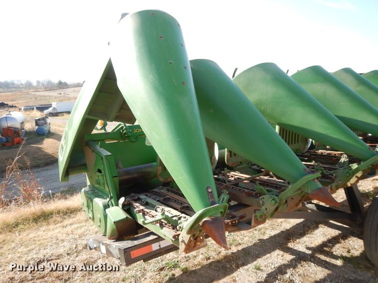 image for item DE2576 2007 John Deere 1293 corn head