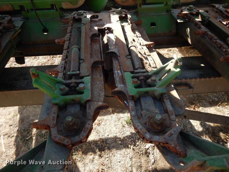 image for item DE2576 2007 John Deere 1293 corn head